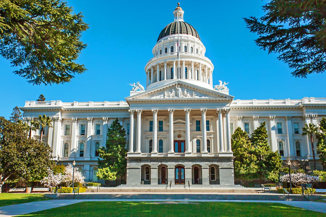 U.S. Regulation Round-Up: Politicians Faceoff Against Crypto Bosses